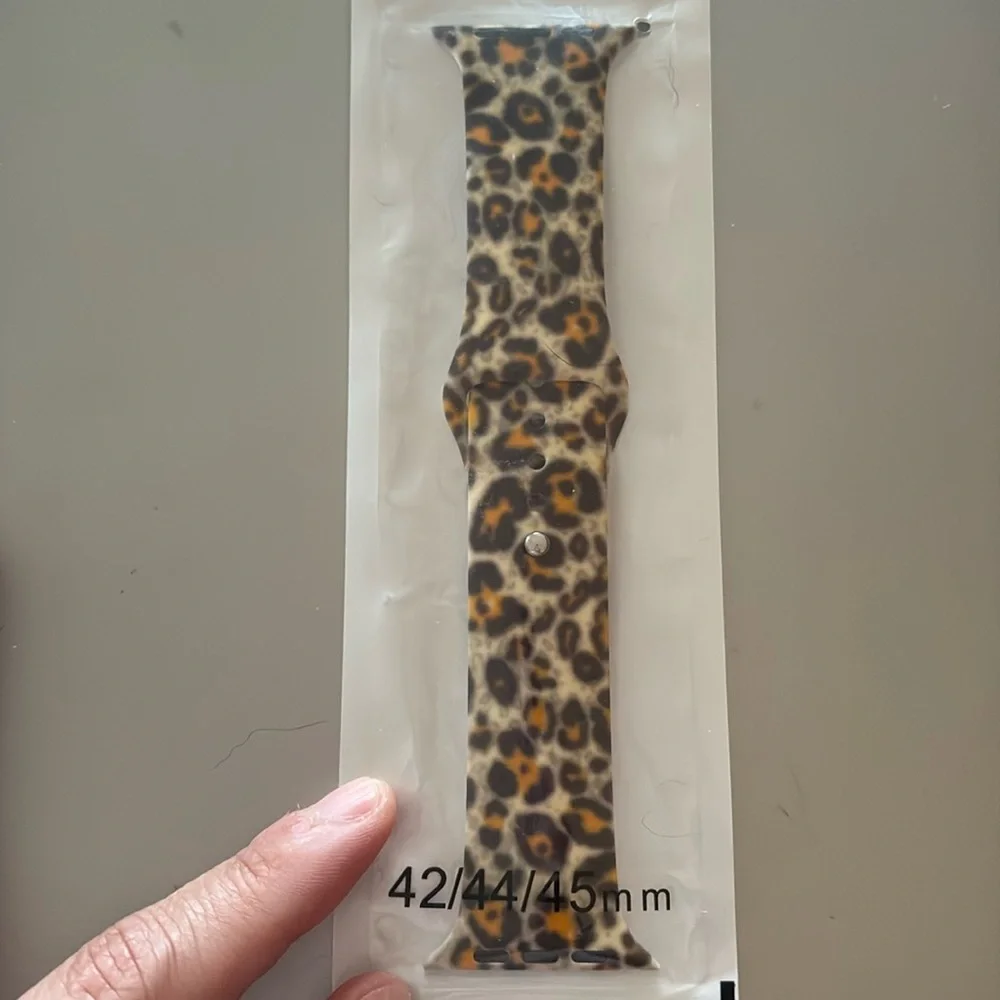 🆕 Silicone Leopard Print (See Pics) Print Apple Watch Band- Sz M/L 42/44/45